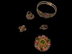 VINTAGE WOMANS FASHION JEWLERY, BEJEWLED INCLUDING COVENTRY BRACELET, EARRINGS, AND RING