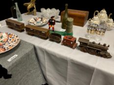 LATE 1800'S EARLY 1900'S CAST IRON FIVE PIECE TRAIN SET LOCOMOTIVE, TENDER, CABOOSE, CATTLE CARS