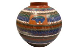IMPRESSIVE NAVAJO NATIVE AMERICAN HAND CARVED CLAY BEAR VASE SIGNED ON BOTTOM