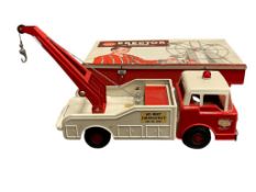 CIRCA 1962 NYLINT TOYS FORD HI-WAY EMERGENCY PRESSED STEEL WRECKER / TOW TRUCK NO. 3400