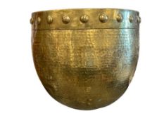 HAMMERED BRASS ROUND BOTTOM PLANTER