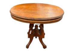 ANTIQUE LATE 19TH CENTURY VICTORIAN SOLID WALNUT OVAL ACCENT TABLE
