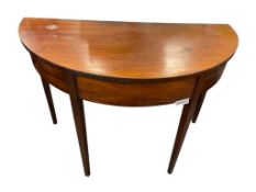 ANTIQUE EARLY 1900'S MAHOGNAY HALF MOON SIDE TABLE