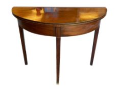 1920'S - 1930'S HALFMOON MAHOGANY GAME TABLE WITH TAPERED SQUARE LEGS