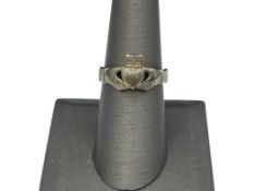 VINTAGE STERLING SILVER IRISH CLADDAGH RING