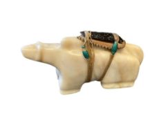 1995 NATIVE AMERICAN ZUNI LARGE MARBLE POLAR BEAR FETISH WITH KNAPPED ARROWHEAD BY P.M. SMILEY