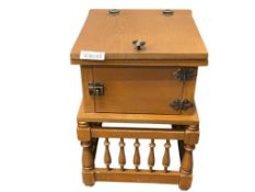 VINTAGE WOOD COOMODE CHAIR TOILET