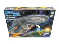 1992 PLAYMATES STAR TREK THE NEXT GENERATION STARSHIP ENTERPRISE COLLECTORS EDITION NO. 313852