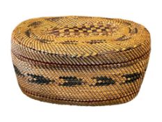 EARLY TO MID 20TH CENTURY NATIVE AMERICAN NOOTKA OR MAKAH HAND WOVEN BASKET WITH LID