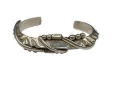 VINTAGE UNUSUAL NAVAJO STERLING SILVER CUFF BRACELET