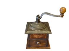 1930'S COLONIAL NO. 1707 COFFEE MILL MADE BY WRIGHTSVILLE HARDWARE CO