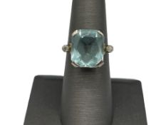 LADIES ANTIQUE PLATINUM AQUAMARINE AND DIAMOND RING FEATURING A 8.27CT AQUAMARINE