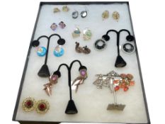 12 PAIRS OF VIBRANT FASHION COSTUME JEWELRY EARRINGS
