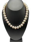 LADIES FRESHWATER CULTURED PEARL NECKLACE WITH MATCHING EARRINGS