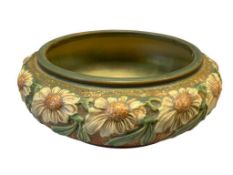 EARLUY TO MID 20TH CENTURY ROSEVILLE POTTERY DAHLROSE COMPOTE BOWL