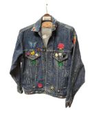 WOMANS BLUE DENIM LEVIS JACKET WITH FLORAL AND RIBBON EMROIDERED PATCHES SIZE XS