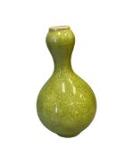 ANTIQUE CHINESE CELADON CRACKLED GREEN PORCELAIN ONION BULB BUD VASE SONG / QING DYNASTY PERIOD