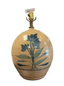LARGE ROUND CROCK STYLE POTTERY TABLE LAMP WITH BLUE FLOWERS