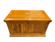 CEDAR LINED VINTAGE HOPE / BLANKET CHEST