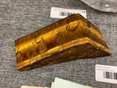 NATURAL AND POLISHED TIGERS EYE GEOLOGICAL SPECIMEN SAMPLE / METAMORPHIC ROCK / CHATOYANT GEMSTONE