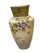 1891-1921 NOGOYA NIPPON ANTIQUE PORCELAIN NIPPON VASE WITH GILT DESIGN