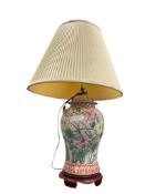 ASIAN CRACKLE FINISHED GINGER JAR TABLE LAMP WITH TRADITIONAL FLORAL DESIGN