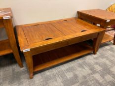 CONTEMPORARY MISSION STYLE OAK GRAIN COCKTAIL TABLE