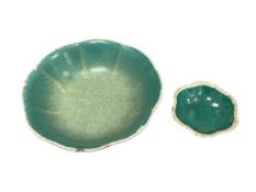 ANTQUE CHINESE EXPORT PORCELAIN TONGZHI PORCELAIN PEDESTAL AND FOOTED DISH TURQUOISE GLAZE