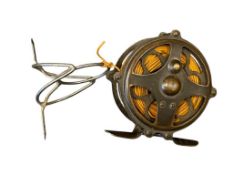 VINTAGE PFLUEGER PROGRESS 1183 60-YARD SKELETON FLY FISHING REEL WITH BAKELITE HANDLE