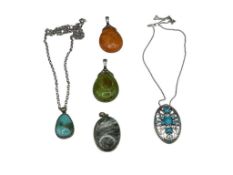 ASSORTED STERLING SILVER STONE JEWELRY INCLUDING TURQUOISE, ORANGE SPONGE CORAL, AND MORE