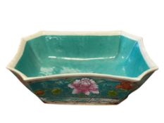 LATE 19TH CENTURY CHINESE FAMILLE ROSE QING DYNASTY TONGZHI PERIOD PORCELAIN DISH