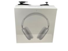 NEW IN SEALED PACKAGE APPLE AIRPODS MAX WITH SMART CASE