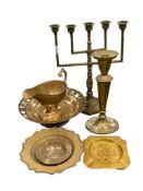 VINTAGE BRASS DECOR / TABLEWARE INCLUDING CANDLESTICK, CANDELABRA, ASH TRAYS, BOWLS