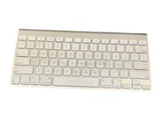 APPLE A1314 BLUETOOTH WIRELESS KEYBOARD IN SILVER