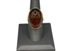 VINTAGE 14K YELLOW GOLD OVAL CABOCHON AMBER RING