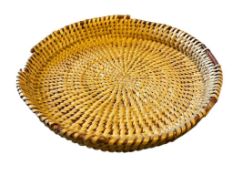 20TH CENTURY WASHOE NATIVE AMERICAN HAND WOVEN INDIAN BASKET / TRAY