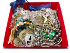 FELT LINED BOX FILLED WITH COSTUME JEWELRY INCLUDING NECKLACES, BRACELETS, BROOCHES, AND RINGS