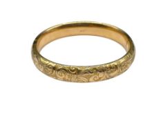 VINTAGE GOLD FILLED ENGRAVED SCROLL PATTERN HINGED BANGLE BRACELET