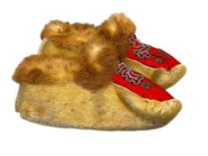 20TH CENTURY REAL ANIMAL FUR INUIT / ESKIMO HAND CRAFTED MOCCASINS