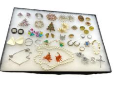 FASHION AND COSTUME JEWELRY INCLUDING BROOCH AND EARRINGS SET, CHRISTMAS THEME, BROOCHES, AND MORE