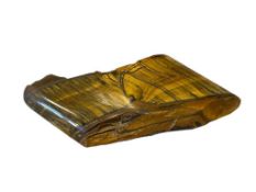 NATURAL AND POLISHED TIGERS EYE GEOLOGICAL SPECIMEN SAMPLE / METAMORPHIC ROCK / CHATOYANT GEMSTONE
