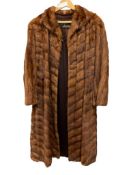 VINTAGE DAVIDSON'S VASSAR-GUILD INDIANA FUR CO RED FOX WOMENS LONG FUR COAT