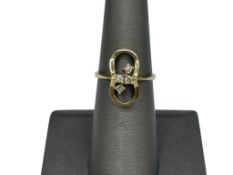 14K YELLOW GOLD DIAMOND RING FEATURING FOUR ROUND BRILLIANT CUT DIAMONDS AND GEOMETRIC DESIGN