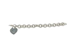 TIFFANY & CO. DESIGNER SIGNED STERLING SILVER LINK BRACELET WITH HEART CHARM
