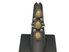 VINTAGE STERLING SILVER THREE STONE RING