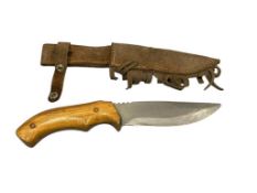 VINTAGE COLEMAN FIXED BLADE KNIFE WITH WOOL SHEATH