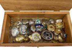 COLLECTION OF GOLD TONE LOCKETS IN VINTAGE HAND PAINTED JEWELRY BOX INCLUDING SOME SIGNED PIECES
