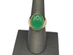 14K YELLOW GOLD CABOCHON GREEN JADEITE RING