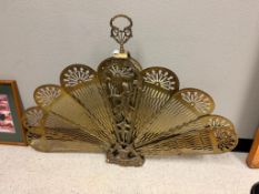 ANTIQUE VICTORIAN STYLE BRASS PEACOCK FOLDING FAN FIREPLACE SCREEN