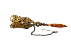 ANTIQUE EDWARDIAN TUSSIE MUSSIE POSY HOLDER FEATURING FRENCH GILT ORMULU AND AGATE HANDLE